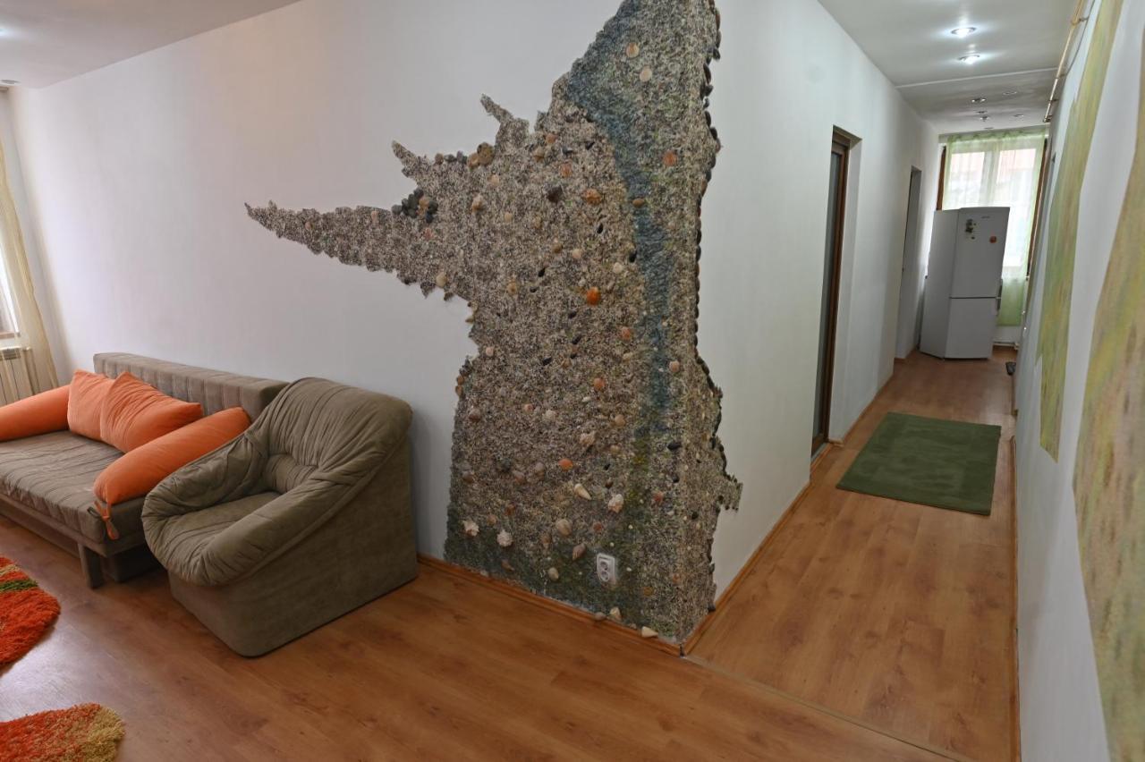 Apartament Camelia Petrozsény Kültér fotó