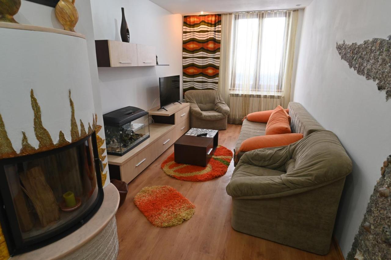 Apartament Camelia Petrozsény Kültér fotó
