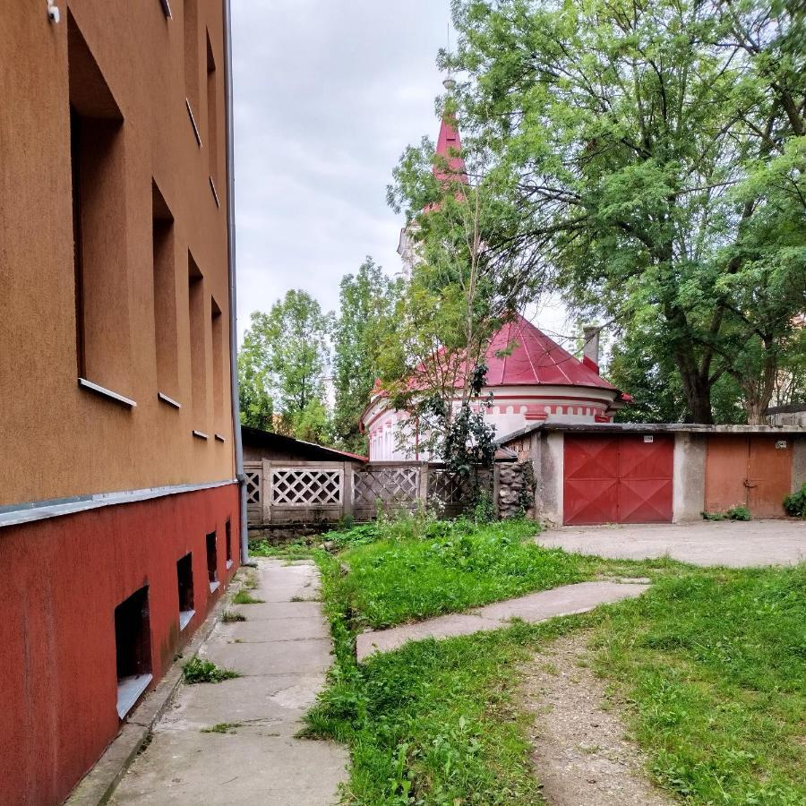Apartament Camelia Petrozsény Kültér fotó